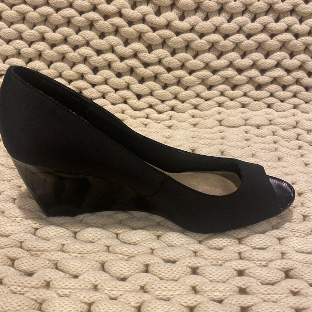 Bandolino Black Peep Toe Wedge Pumps with Gold Insole - Picture 3 of 9
